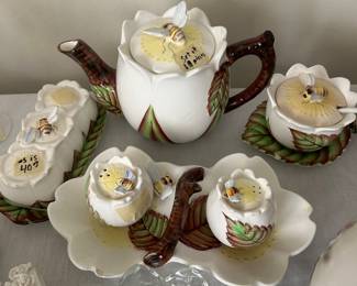 Bee tea set