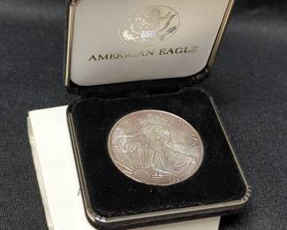 2001 US American Eagle $1 Silver Coin, 1 Ounce Fine Silver, Including Presentation Box