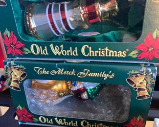 Tons of vintage Xmas ornaments.