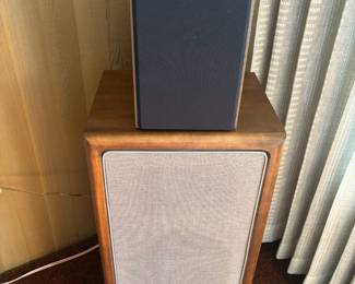 Pair of Advent A4 Speakers, Pair of KEF Q150 Black Bookshelf Speakers – Model SP3958BA
