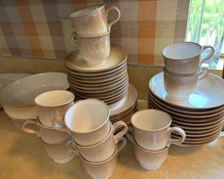 Mikasa Fashion Tone "Toasted Pearl" Dinnerware Set