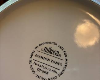 Mikasa Fashion Tone "Toasted Pearl" Dinnerware Set