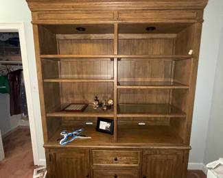Great Bookcase and Great for Storage /Display