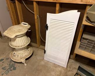 VINTAGE POTBELLY STOVE