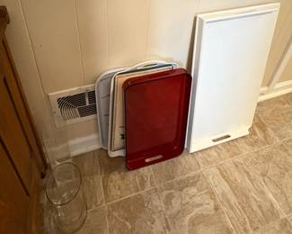 SERVING TRAYS