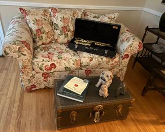LOVESEAT & TRUNK