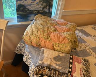 BEDDING & BLANKETS