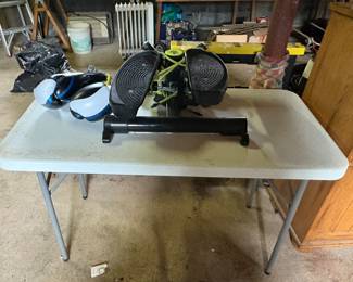 FOLDING TABLES
