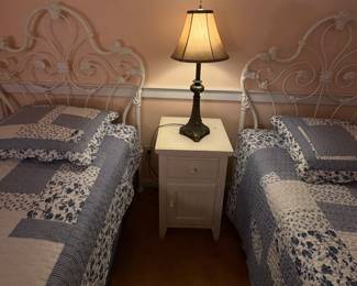 NIGHTSTANDS