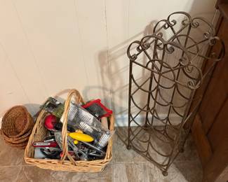 WINE RACK & UTENSILS