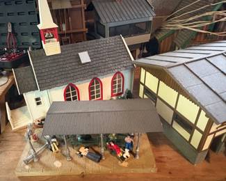 TRAIN VILLAGE HOUSES