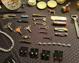 EARRINGS & VINTAGE KEYS
