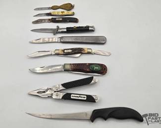 1828  8 Knives  Multi Tool 