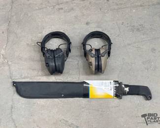 2600  2 Walkers Razor Headphones  1 Gordon Machete 