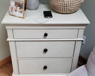 With power outlet in back