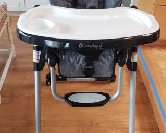 Babytrend adjustable and foldable high chair