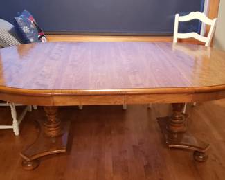Ethan Allen table with two leaves