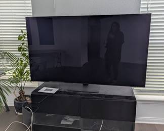 Samsung QLED TV IKEA TV Stand