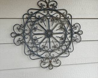 C43 - $15 - Small Metal Wall Art (used outside)