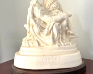 pieta statue