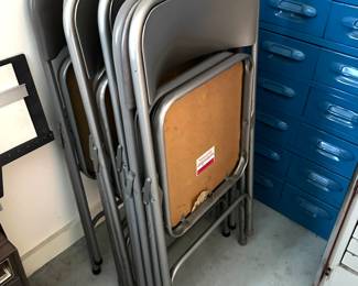 folding chairs 