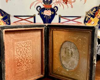 Antique Daguerreotype Photo Case