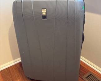 DELSEY Paris Helium Shadow 2.0 4-Wheel Luggage 