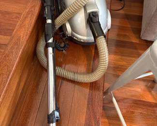 Hoover WindTunnel Bagless Canister Vacuum 
