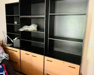Very nice solid shelving unit.
Locking drawers (yes we have key)
$150!!!!