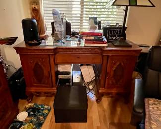 bad photo, great matching desk