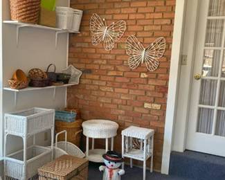 Wicker small tables and baskets