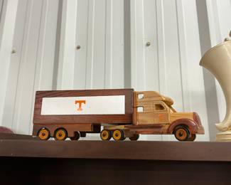 Wooden TN Semi Truck