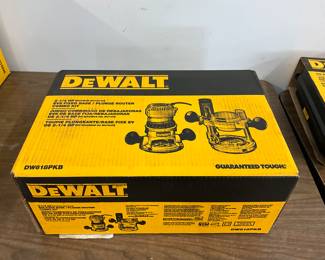 Dewalt 2 1/4 HP Fixed Base Plunge Router Combo Kit