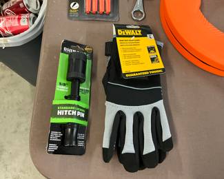 Rhinousa Hitch Pin & Dewalt Heavy Duty Utility Gloves