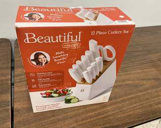 Beautiful 12 Pc Cutlery Set