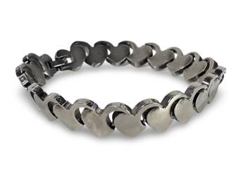 Mesmerizing Sterling Silver Heart Link Bracelet
