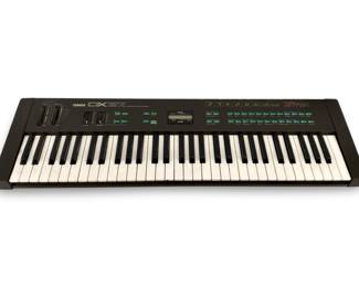 Yamaha DX27 Digital Synthesizer Keyboard
