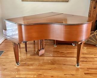 Piano being sold on presale. $900 firm
100 years old. Not tuned in 10+ years. Great sound. The Apollo baby grand. If interested, text 615-854-8535