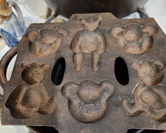 Cast iron teddy bear mold