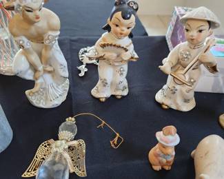 Ceramic figurines