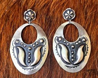 1220 Leander Jahe Native American Sterling Silver Dreamy Dangle Earrings