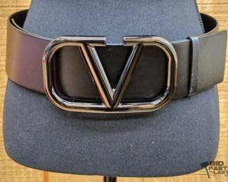 202 AUTHENTIC Valentino V Logo Signature Belt