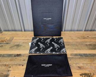 118 AUTHENTIC Saint Laurent Paris Revolver Print Clutch
