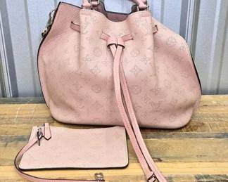 108 NOTAUTHENTICATED Louie Vuitton Mahina Leather Girolata Bag Coin Purse