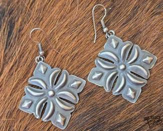 1352 Native American Sterling Silver Dangle Earrings