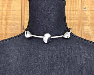 1126 Native American Sterling Silver White Buffalo Choker Artist Stamped