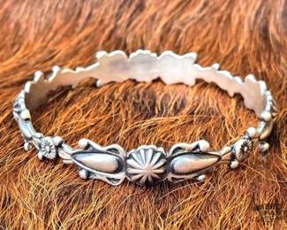 1188 Native American Stackable Sterling Silver Bangle