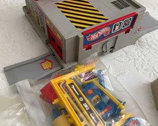 Hot Wheels garage