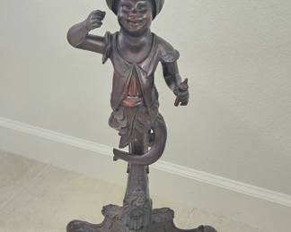 Italian vintage table with genie carving