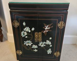 Small table/chest